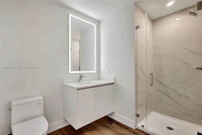 Building Photo - 700 NE 24th St