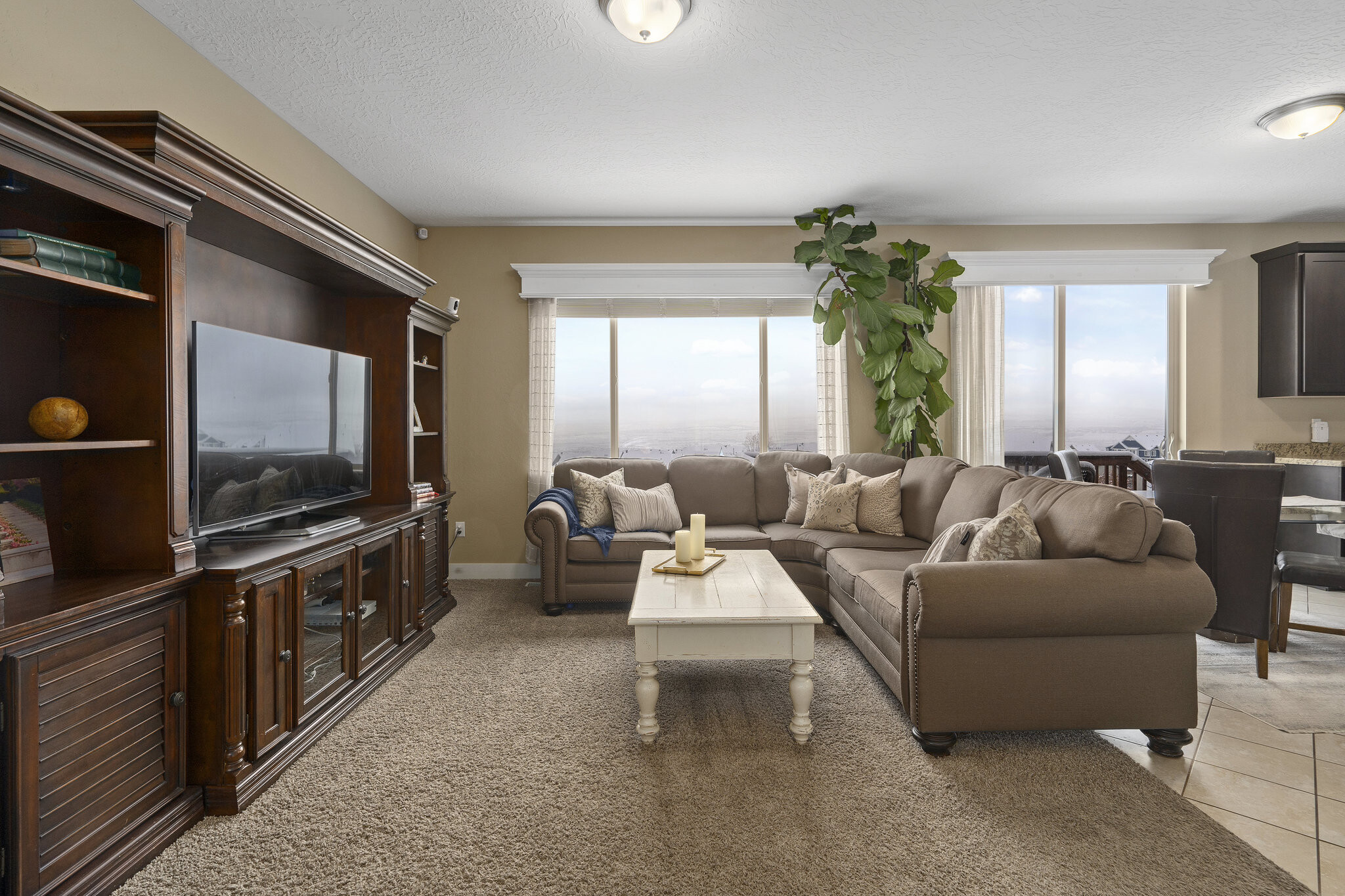 Family Room - 1977 Woodview Dr