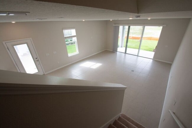 Building Photo - 3936 Plainview Dr