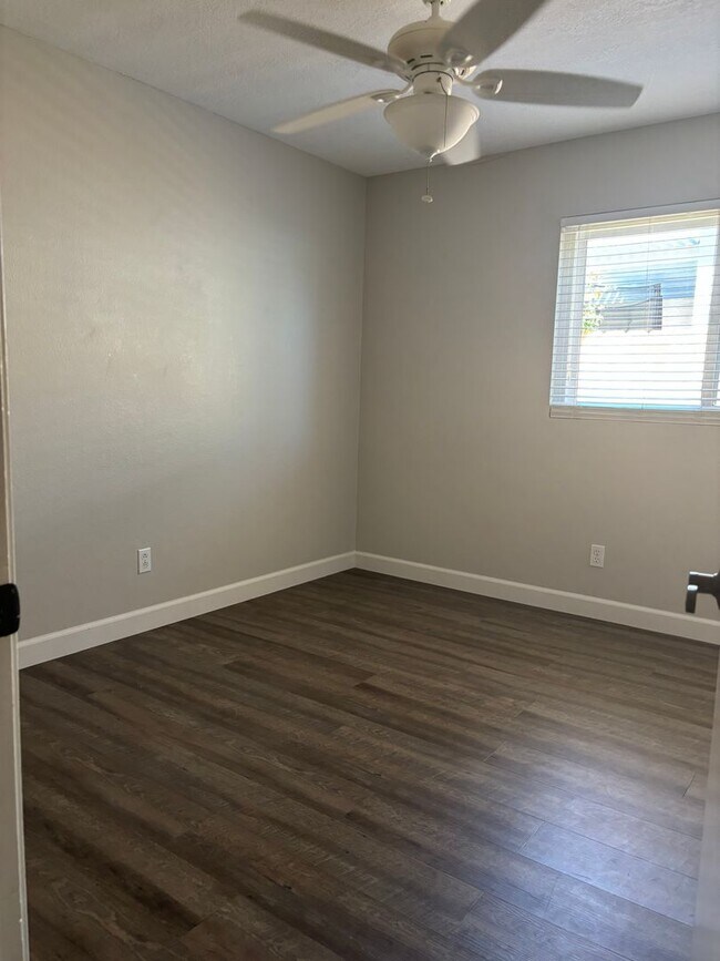 Building Photo - 3 bedroom single story near Lake Blvd