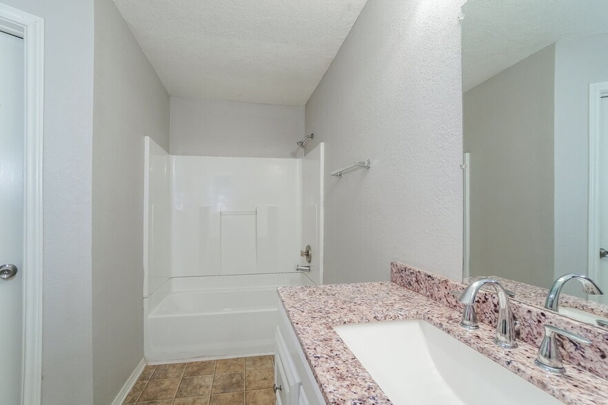 Building Photo - 15154 Elstree Dr
