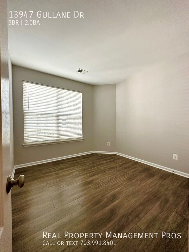 Building Photo - 3 Bedroom Smart Home with Car Charger!