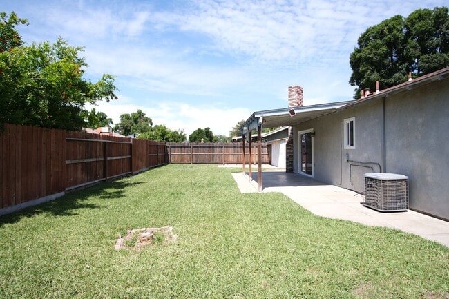 Building Photo - Cozy 3-Bedroom, 2-Bath Home