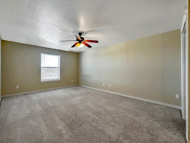 Building Photo - 203 NE 45th Ln