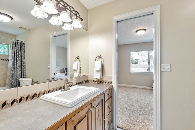 Building Photo - 1306 E 5250 S