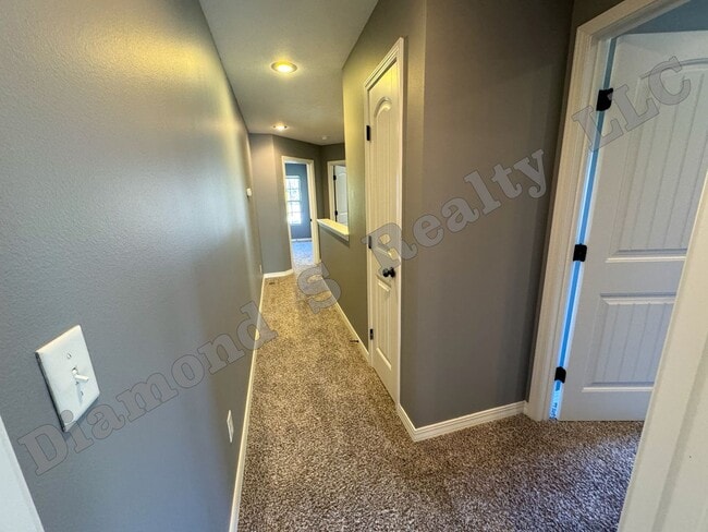 Building Photo - Updated 4 Bed Duplex close to MSU and Down...