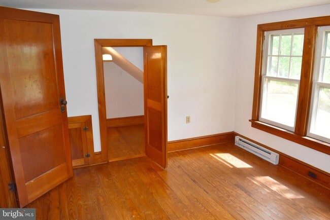 Building Photo - 9526 Circle Dr