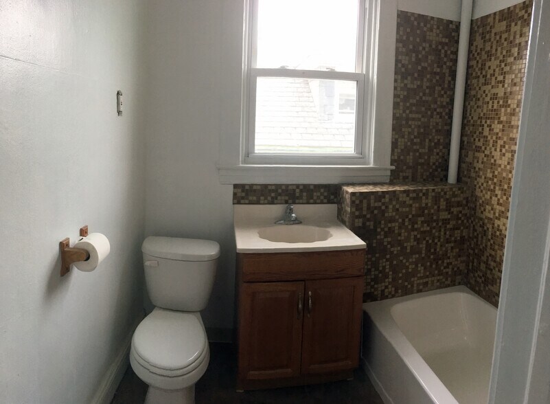 Building Photo - 2904 Chesley Ave