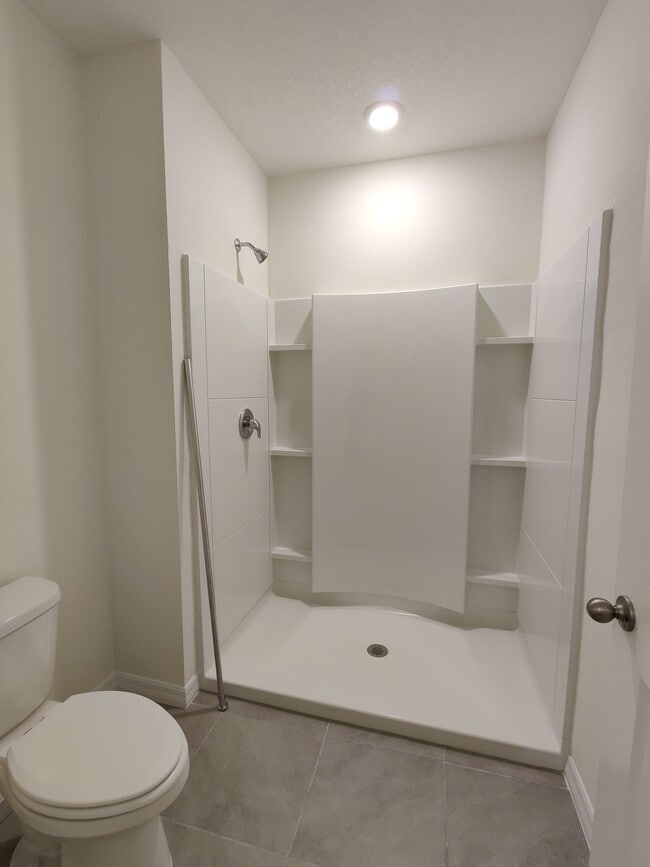 Building Photo - 423 Whispering Oaks Ct