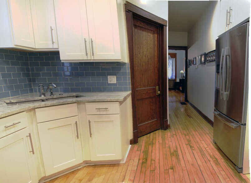 Building Photo - 3337 W Evergreen Ave