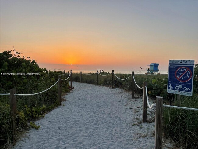 Building Photo - 5313 Collins Ave