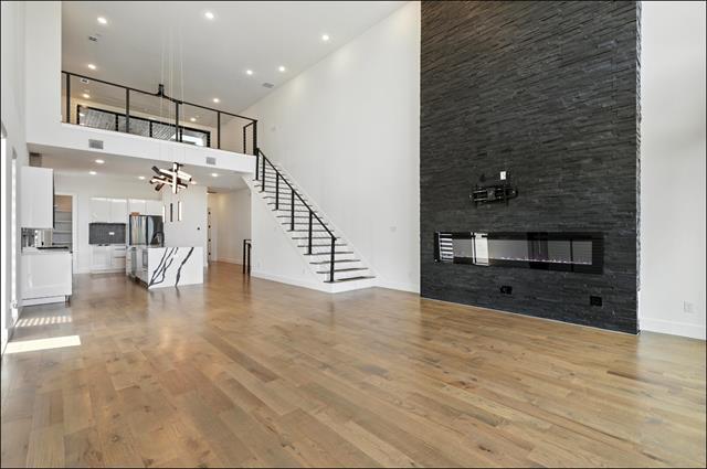 Building Photo - 3523 N Versailles Ave