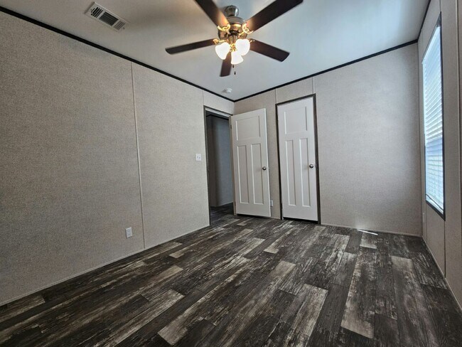 Building Photo - 6711 Hidden Oaks Dr