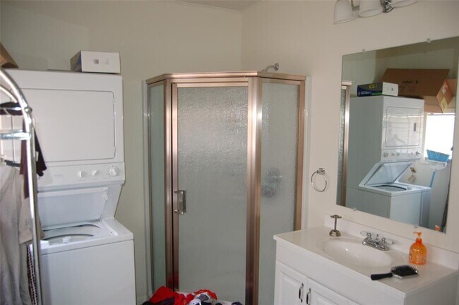 Building Photo - 1905 David St