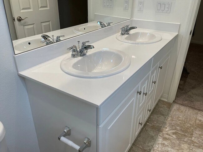 Building Photo - Elegant 7-Bedroom Retreat with Modern Upgr...