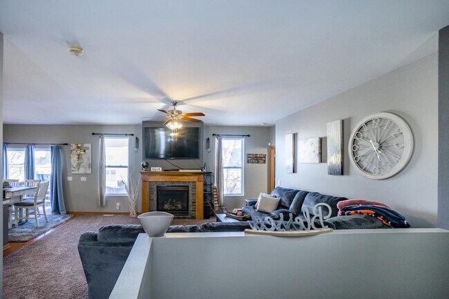 Building Photo - 906 Mineral Dr