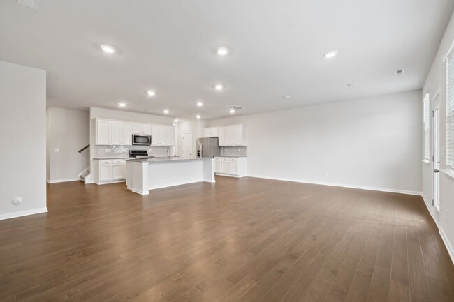 Building Photo - Like Brand New Luxury Townhome in Matthews!