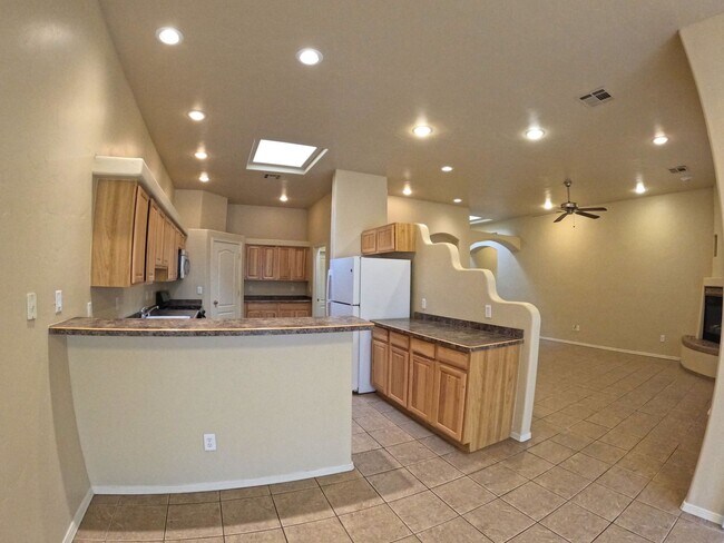 Building Photo - 2210 Dakota Dr