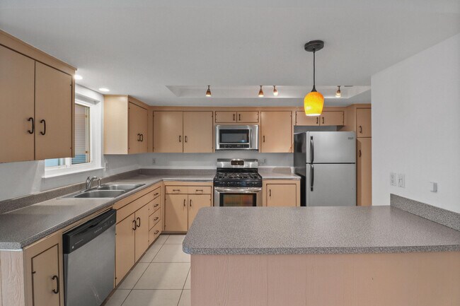 Building Photo - 2518 S Sierra Madre