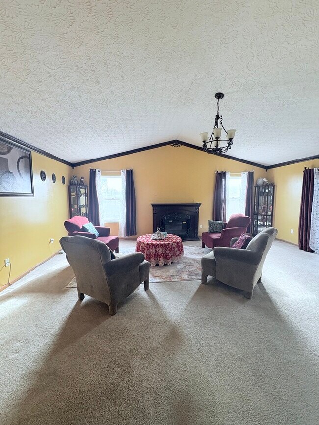 Building Photo - Furnished 4BR 2 BA Home w/ Covered Patio in Groveport!