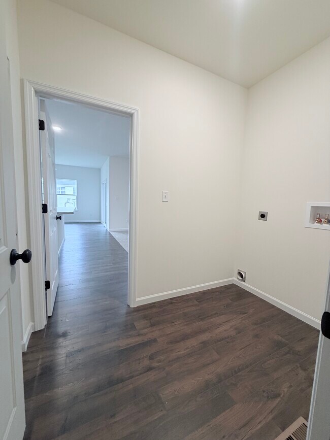 Building Photo - 810 Colony Rdg Ct