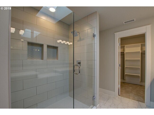 Building Photo - Stylish 3-Bedroom Home w/ Flex Space, Cove...