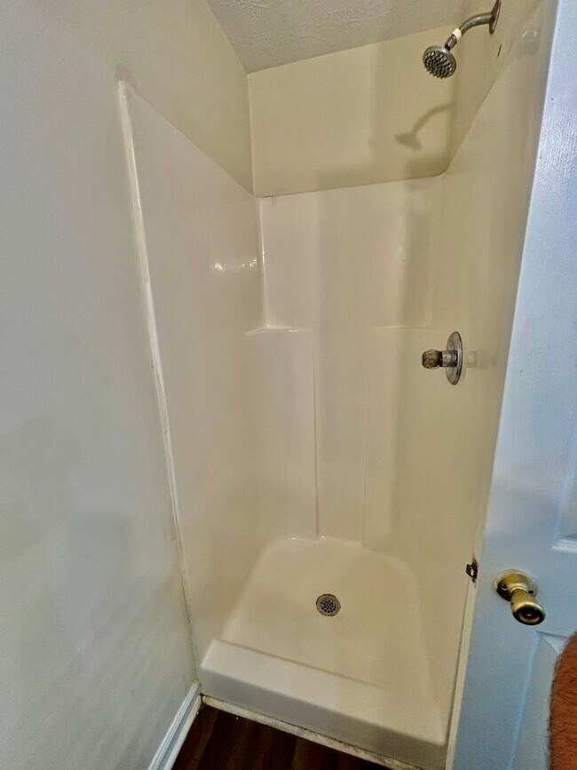 Building Photo - 2 Bedroom Townhouse in Richmond!