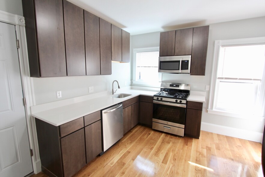 Primary Photo - 34 Russell St