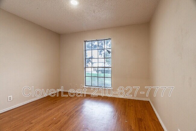 Building Photo - 5528 Lochmoor