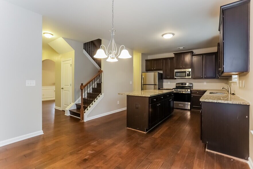 Building Photo - 677 Rockingham Dr