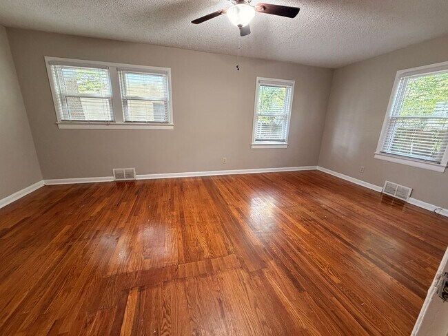 Building Photo - 1317 S Kentwood Ave