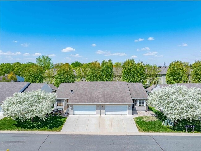 Building Photo - 102X Primrose Ln