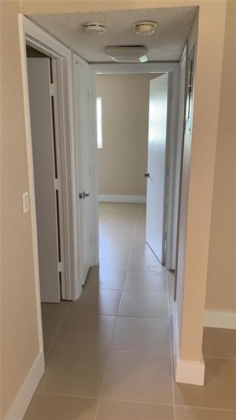 Building Photo - 5180 NE 6th Ave