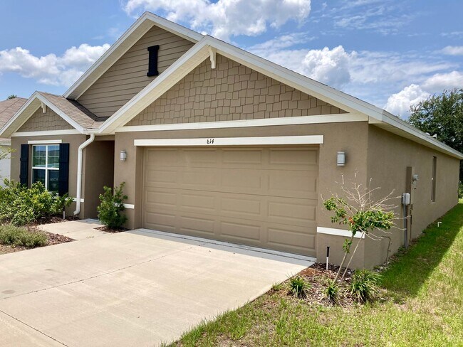 Building Photo - Golf Course Home!