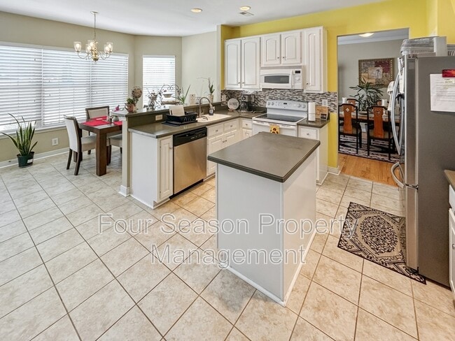 Building Photo - 14020 Seneca Ridge Dr