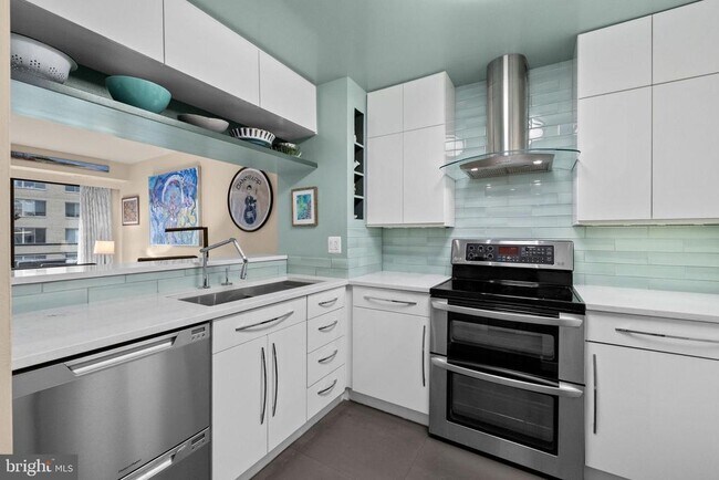 Building Photo - 1401 17th St NW