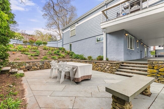 Building Photo - 37 Beverly Rd