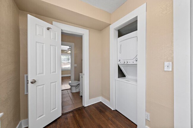 Building Photo - 901 E 28th Street