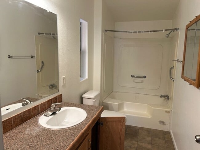 Building Photo - 3 Bedroom/2 bath in Sugarloaf