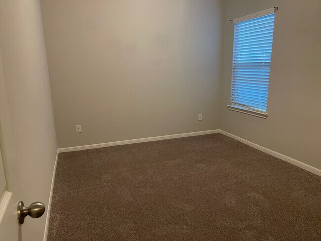 Building Photo - 156 Camelot Pl Ct