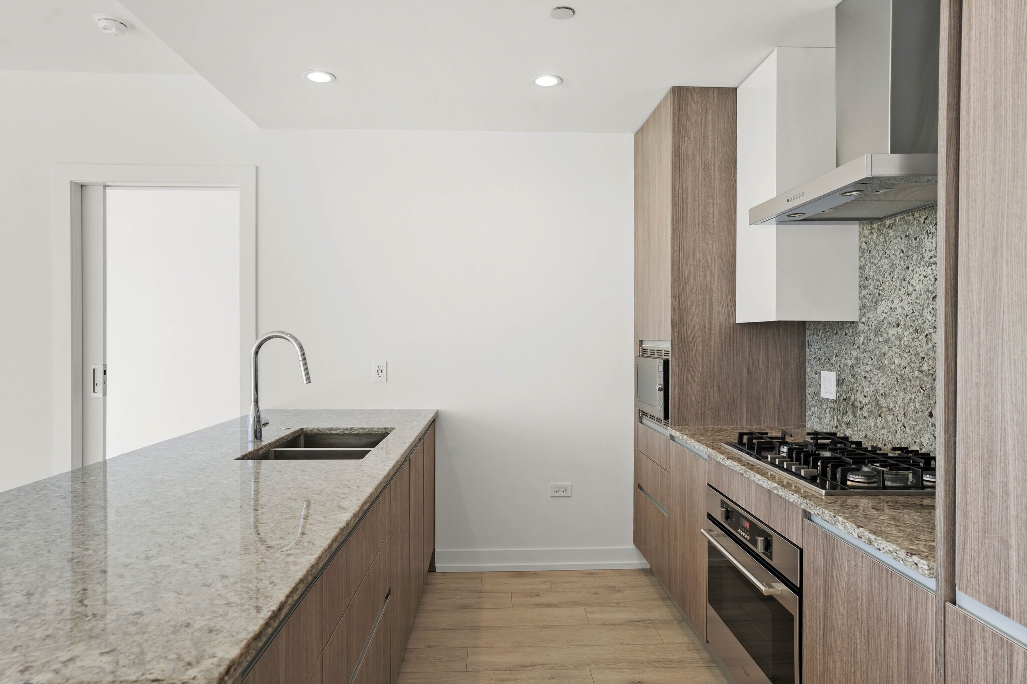 Building Photo - 1137 N Wells St
