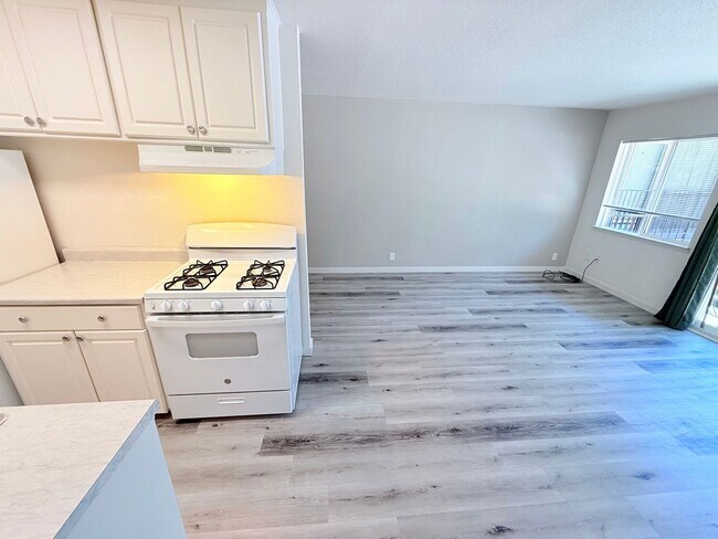 Building Photo - Pet friendly 1 bed apartment in South Lake Tahoe