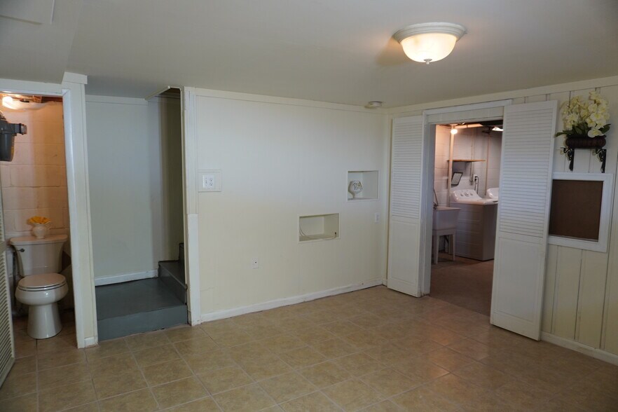 Building Photo - 1710 Weston Ave