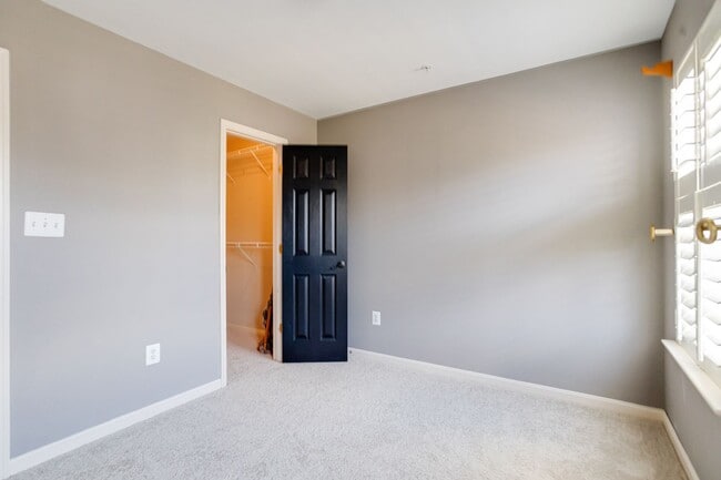 Building Photo - 1730 Bluffs Island Ct