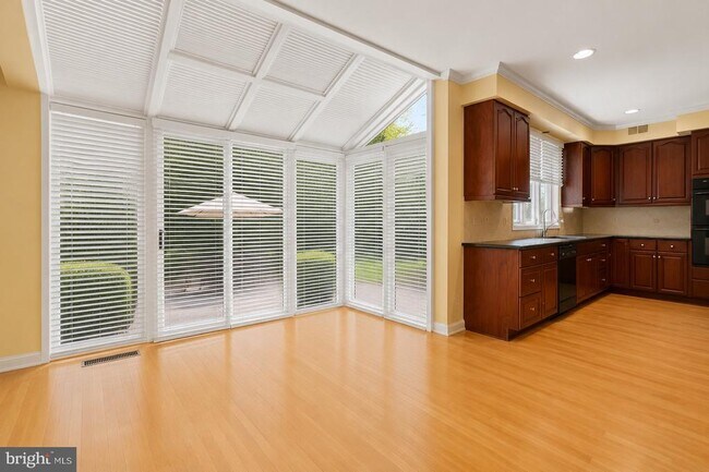 Building Photo - 4804 Leighfield Valley Dr