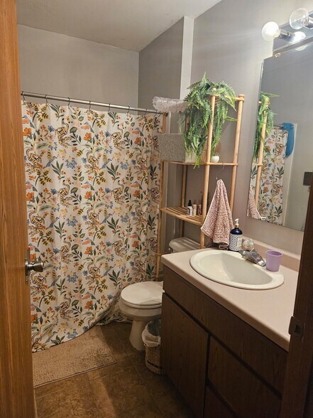 Building Photo - 216 West Ave