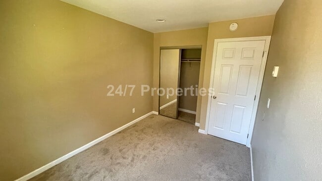 Building Photo - Beautiful 2 BD | 2 BA Condo w/ Amenities- ...