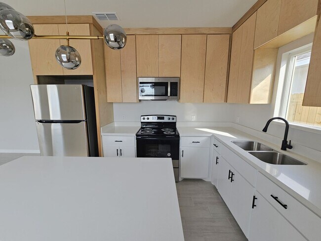 Building Photo - 1019 N Woodson Ave