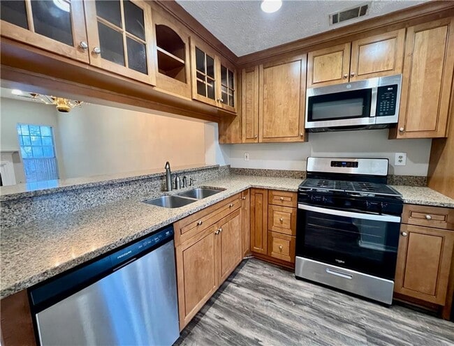 Building Photo - 206 Wedgewood Way