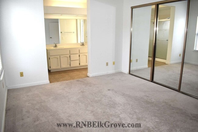 Building Photo - 9435 Soaring Oaks Dr